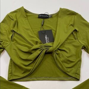 PrettyLittleThing Green Twist Front Cutout Long Sleeve Crop Top Women’s Sz 2